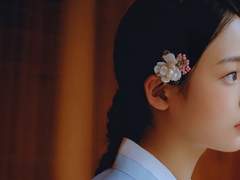 너는 꽃을 뒤집어쓰고 죽어버렸다