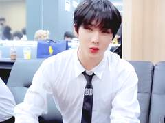 야 니가 왜 여기 있어?