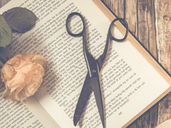 결국 빛은 닳았다.