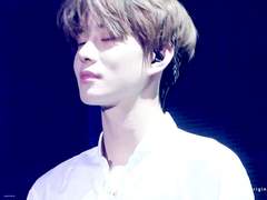 대판 싸우고 먼저 나가는 나를 붙잡은 그.