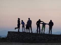 네팔 포카라에서 제2의 사랑곳으로 새롭게 떠오르는 카후다다(Kahu Dada)뷰포인트에서 바라본 히말라야 일몰