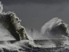 Chapter 2: 검은 파도