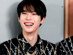 내가 화장 하는 거 지켜보는 걔는