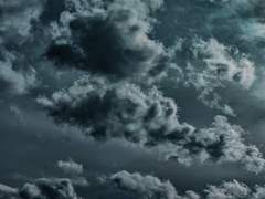 유난히 우울했던 우리의 여름에, 끝나지 않는 장마에. / 애매하게 시작해서.