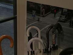 장마도 언젠간 그치니까요.