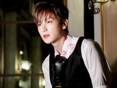 실수로 인간 이재현을 물어버렸다