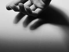 금기에 손을 뻗으니,