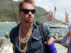 다리를 절뚝이는 리처 10