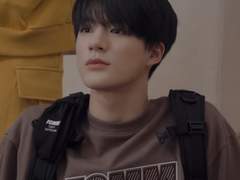 전학생을 좋아하는 학교 인기남 이제노가 보고싶다.