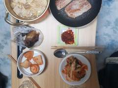 2023. 1. 26. 엽기적인 마누라의 잠꼬대.. 제발 잠좀 자자~ 내일부터는 회의실에 처박혀서 은둔형 외톨이, 히끼꼬모리가 될 것이다.