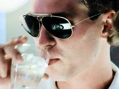 눈짓 수준의 '허락'