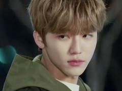 더이상 날 사랑하지 않는다는 그가 이별을 고했다.