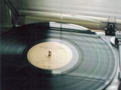 우리의 이야기가 과거형이라는 걸 인정하기까지 너무 오랜 시간이 걸렸다