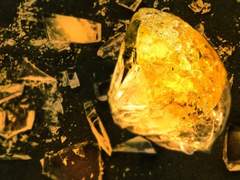 땅거미가 지면 드리우는 기음의 그림자