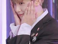 2N세의 잘생긴 남성