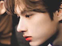 태초의 태양이 홀로 남아