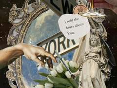 엉성하게 오려붙인 사진들이 떨어지기 전에