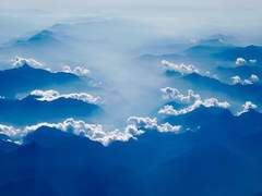 저 멀리 안개가 걷히고 보인 그 곳에는...