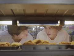 고로케를 이렇게 사랑스럽게 고르는 커플이 있다??