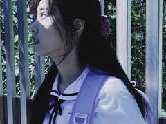 저물어가는 여름밤이자 안녕이었다 울지 않을 것이다*