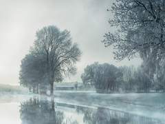 해가 뜨기 전 새벽이 가장 어두우니까.