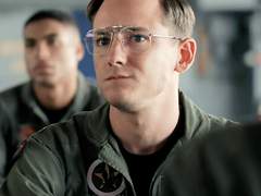 15 "꼼짝없이 내 거라고. 주인 이름이 새겨진 인식표를 달고 다니는 내 센티넬."