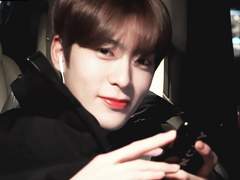 불러놓고 빤히 쳐다만 볼 때 반응은?