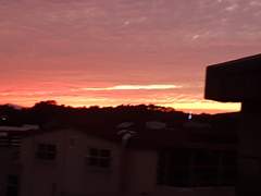 노을이 지는거는 당연한거니까 미련없이 보내줘야지