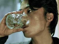 신은 우릴 버렸나.