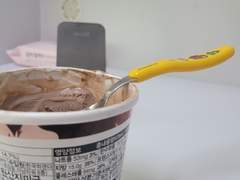 아이스크림 먹는데