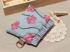 핸드메이드 자수 파우치