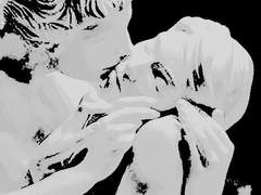 우리에 관한 뉴스가 평생 실종으로 보도되면 좋겠다고 생각했다.*