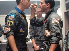 탑건1 라커룸에서 공략법을 터득한 아이스*.☆⸜(⑉˙ᗜ˙⑉)⸝♡.*