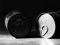 지난한 과거가 낙원일 줄 누가 알았던가