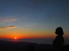 사라지지 말고 살아가.