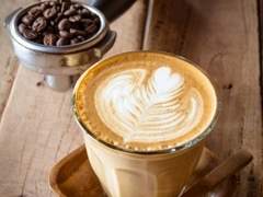 커피 냄새는 당신을 타고,