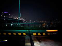 불안은 다리 아래 강에 버리세요.