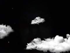 흘러넘치는 푸른 바다 위에.