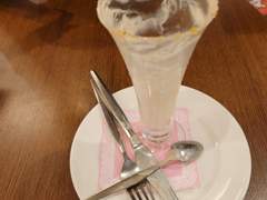 D+15 여성의 날, 여섯 접시 해치운 두 여자