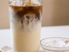 외로운 커피 한 잔?