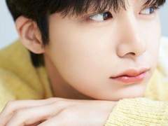 생일카페의 주인공이 등장했다 01