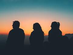 친구들이 이상해졌다