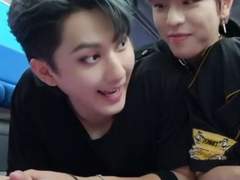 강아지랑 돼끼가 만났다는데, 안오시고 뭐하세요?