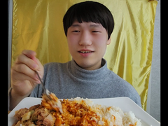 먹방 브베 - 밥에 야채참치와 초고추장을 비벼서 먹방~