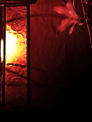 등잔밑이 어둡다지만