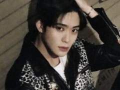 사랑받지 못하는 홍일점.