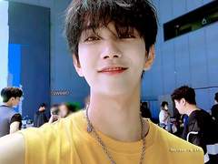 웃는 네 눈에 쉽게도 무너진다 나는