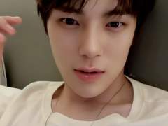 아저씨는 뭐하는 사람이에요? 中