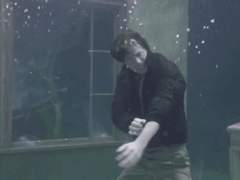 Top Secret!(1984) 007 패러디 4