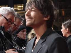 [직장인 갤러리] 우리 회사 사내 연애 커플 개웃김